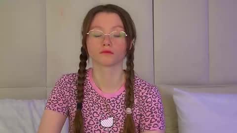 Keira online show from 11/26/25, 06:09