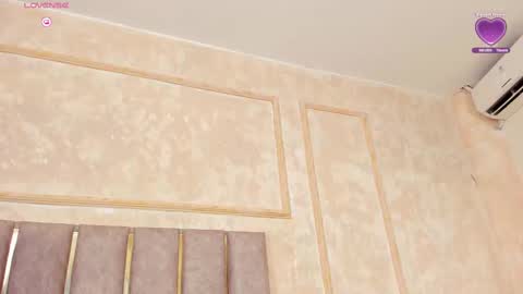 keirahartz online show from 02/21/25, 06:40