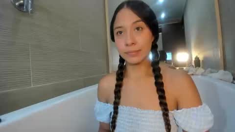 Snapshot of keiry_gonzalez11_aws chatting on 09/19/25, 01:18 keiry_gonzalez11_aws online show from 09/19/25, 01:18