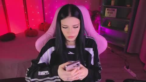 Kelly online show from 05/06/26, 05:57