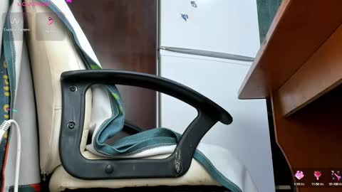 Snapshot of kelly_case18 chatting on 03/11/25, 06:00 KELLY online show from 03/11/25, 06:00