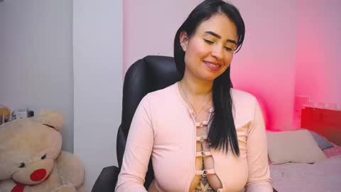 Snapshot of kelly_richardson1 chatting on 02/19/25, 04:23 elena online show from 02/19/25, 04:23