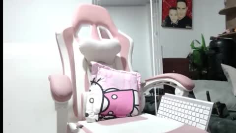 Snapshot of kellyandkataleya chatting on 09/19/25, 08:27 kelly kata Lovense is on PVT ALWAYS OPEN online show from 09/19/25, 08:27