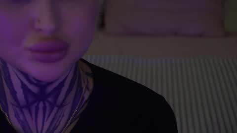 Kelly online show from 11/04/25, 01:43