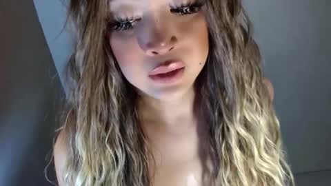 its me KELLY online show from 06/10/26, 12:04