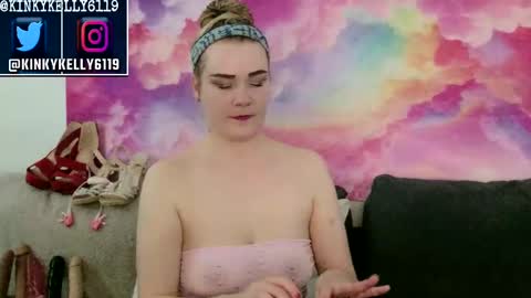 Snapshot of kellylynn76 chatting on 09/18/25, 02:02 kellylynn76 online show from 09/18/25, 02:02