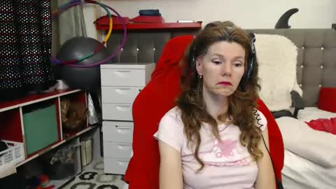 kelly online show from 02/09/25, 01:00