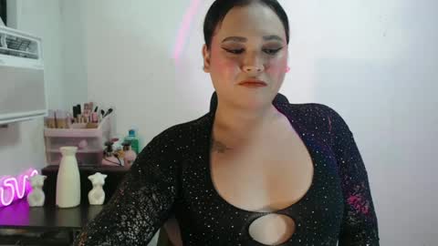 Snapshot of kellys_hot_assxx chatting on 05/22/26, 01:17 KELLY MCDOLEN online show from 05/22/26, 01:17