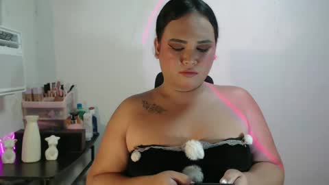 Snapshot of kellys_hot_assxx chatting on 05/23/26, 05:50 KELLY MCDOLEN online show from 05/23/26, 05:50