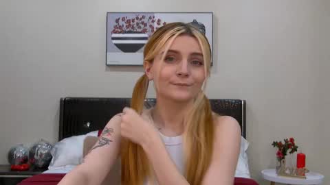 Snapshot of kellystoneys chatting on 01/26/25, 02:41 Kelly Stoneys online show from 01/26/25, 02:41