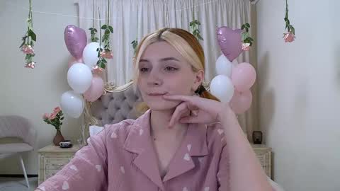 Snapshot of kellystoneys chatting on 02/18/25, 06:37 Kelly Stoneys online show from 02/18/25, 06:37