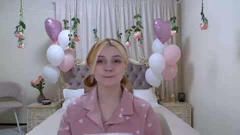 Snapshot of kellystoneys chatting on 02/19/25, 12:46 Kelly Stoneys online show from 02/19/25, 12:46