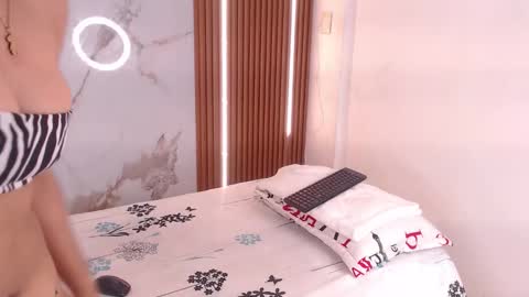 Snapshot of kelsiee_hills chatting on 02/25/26, 12:04 Samanta online show from 02/25/26, 12:04