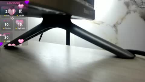    online show from 08/01/26, 12:15