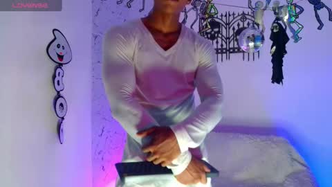 Snapshot of ken__owensx chatting on 10/23/25, 04:45 ken__owensx online show from 10/23/25, 04:45
