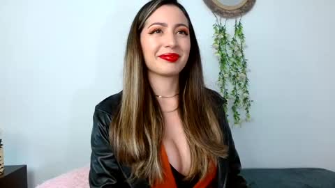 Snapshot of kendal_mosk chatting on 02/28/25, 05:04 Valery online show from 02/28/25, 05:04