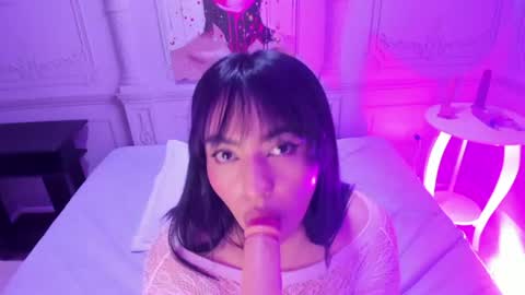 Kendall no Jenner  online show from 07/14/26, 02:05