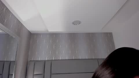 Snapshot of kendall_evanss_ chatting on 11/21/25, 04:11 kendall_evanss_ online show from 11/21/25, 04:11