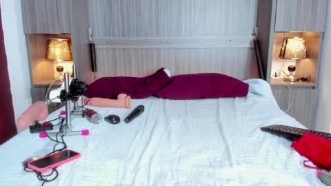 Snapshot of kendallrosse1 chatting on 12/24/24, 03:37 Kendal online show from 12/24/24, 03:37