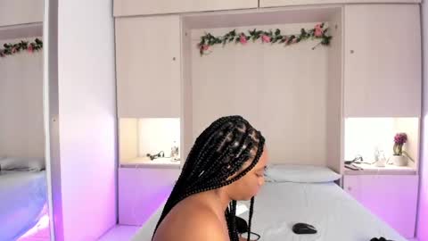 Kendal online show from 04/24/26, 04:37