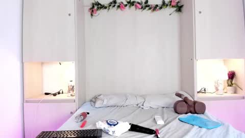 Kendal online show from 04/24/26, 04:42