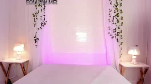 Snapshot of kendallrosse1 chatting on 07/19/26, 12:42 Kendal online show from 07/19/26, 12:42