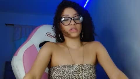 Snapshot of kendallrush2 chatting on 01/10/25, 05:02  Kendall Rush online show from 01/10/25, 05:02