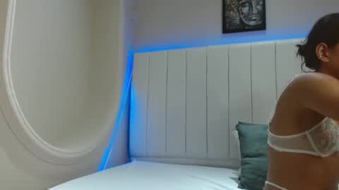 kendra_lux1 online show from 11/03/25, 01:12