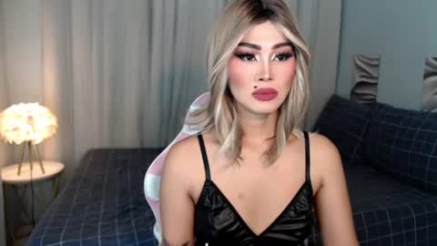 Snapshot of kendra_marie chatting on 06/19/26, 11:30 KENDRA online show from 06/19/26, 11:30