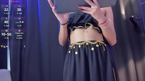 kendra_moretti2 online show from 10/28/25, 10:01