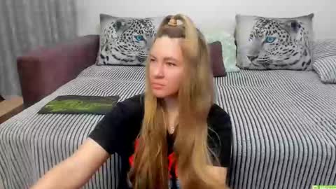 Kendra online show from 10/22/25, 01:39