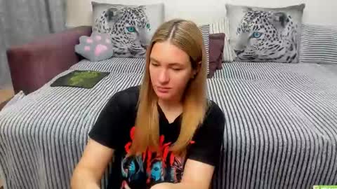 Kendra online show from 11/30/25, 12:25