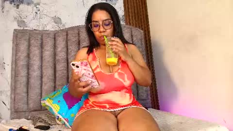 Snapshot of kendrabigass chatting on 07/14/26, 05:07 Mamasita online show from 07/14/26, 05:07