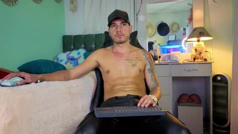 Chriss Morales online show from 10/23/25, 01:38