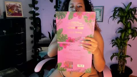 Snapshot of kenia_thompson01 chatting on 12/14/25, 01:27 01 online show from 12/14/25, 01:27