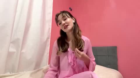 Elena online show from 12/17/25, 06:14