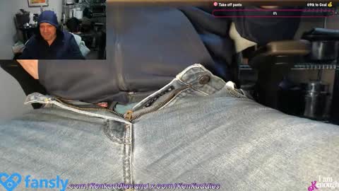 Snapshot of kenkuddles chatting on 01/12/25, 03:17 Ken Kuddles online show from 01/12/25, 03:17