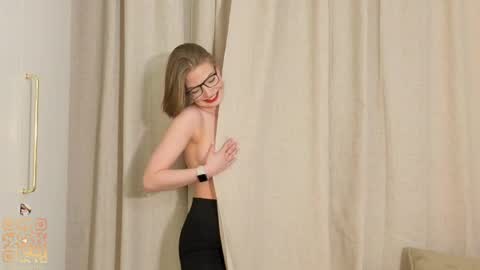 Lisa online show from 04/18/26, 07:58