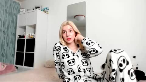 Kenzie online show from 01/31/25, 05:19