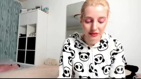 Kenzie online show from 03/09/25, 07:12