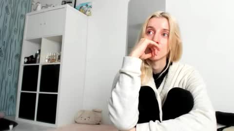 Kenzie online show from 09/21/25, 01:35