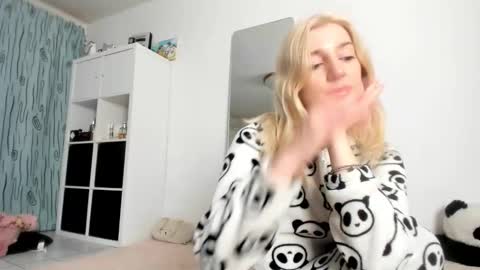 Kenzie online show from 11/26/25, 04:46