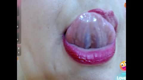 Snapshot of kerly_doll chatting on 12/22/24, 09:53 K E R L Y online show from 12/22/24, 09:53