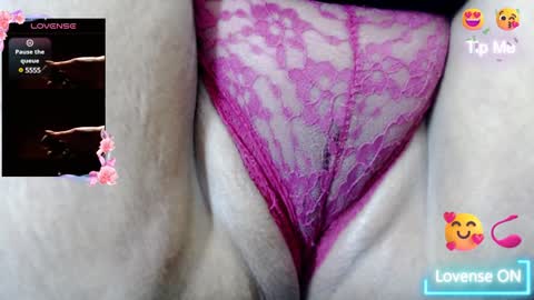 Snapshot of kerly_doll chatting on 01/06/25, 04:23 K E R L Y online show from 01/06/25, 04:23