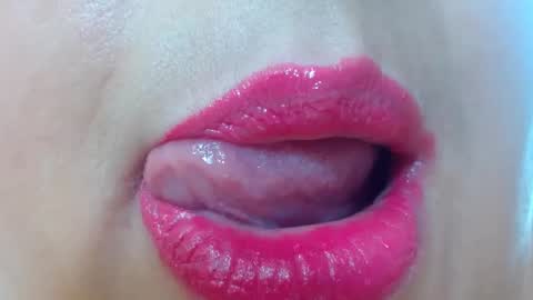 Snapshot of kerly_doll chatting on 01/10/25, 12:27 K E R L Y online show from 01/10/25, 12:27