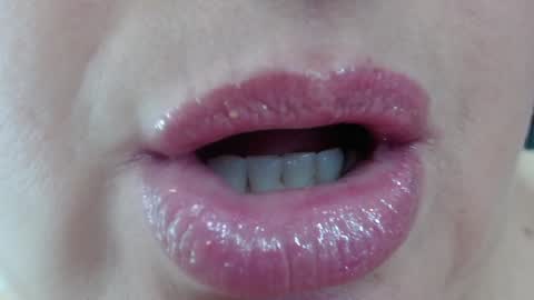 Snapshot of kerly_doll chatting on 01/10/25, 05:56 K E R L Y online show from 01/10/25, 05:56
