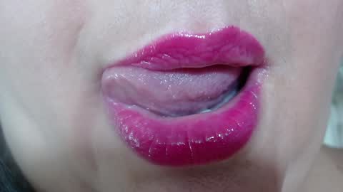Snapshot of kerly_doll chatting on 01/10/25, 08:59 K E R L Y online show from 01/10/25, 08:59