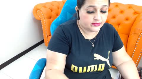 Snapshot of kerly_doll chatting on 01/20/25, 09:53 K E R L Y online show from 01/20/25, 09:53