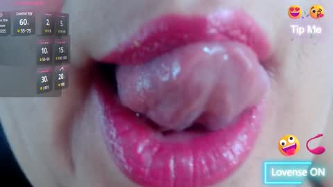 Snapshot of kerly_doll chatting on 01/22/25, 10:26 K E R L Y online show from 01/22/25, 10:26