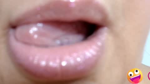 Snapshot of kerly_doll chatting on 01/28/25, 08:58 K E R L Y online show from 01/28/25, 08:58